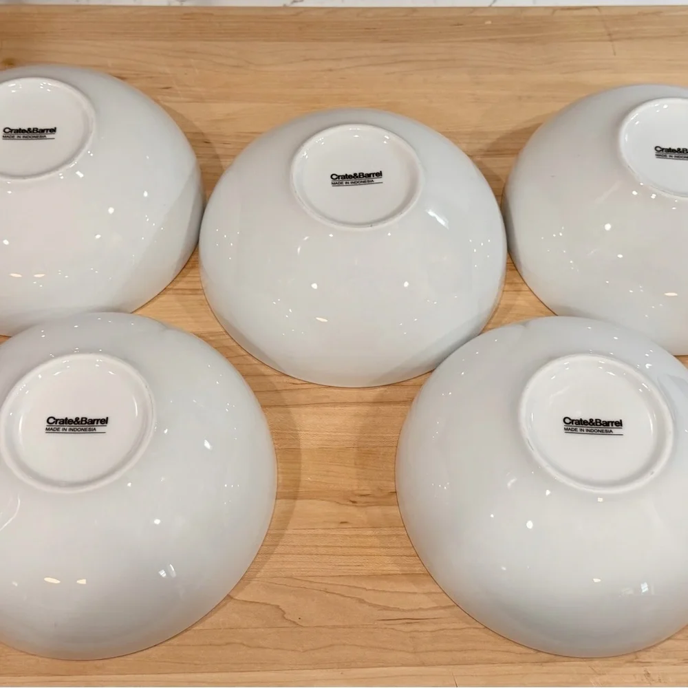 CRATE & BARREL Porcelain White Coupe Cereal Soup Bowls 7” Set of 5 Excellent